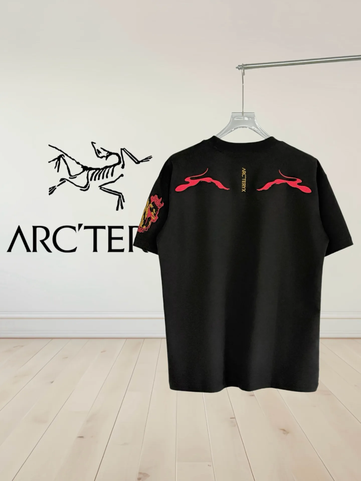 ［ Quality］arc’teryx 。 t 32 g 。 Breathable， ， ， Goldlogo ， 🐴🐴🐴 。 ， ， ， Same Style 𝐂𝐎𝐋𝐎𝐔𝐑：White Black 𝐒𝐈𝐙𝐄：S-XL ： S： 51- 55- 70 M： 53- 57- 72 L： 55- 59- 74 XL： 57- 61- 76